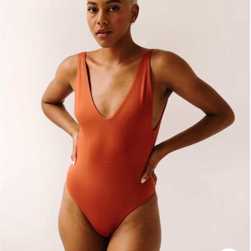 Londre- The Minimalist swimsuit